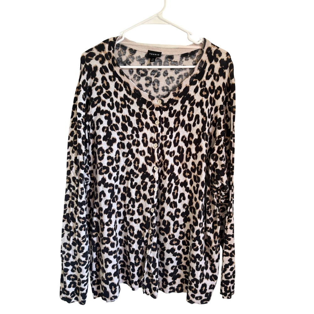 Torrid Leopard Print Cardigan Sweater Size 4 4X Cotton Button Front Animal Print